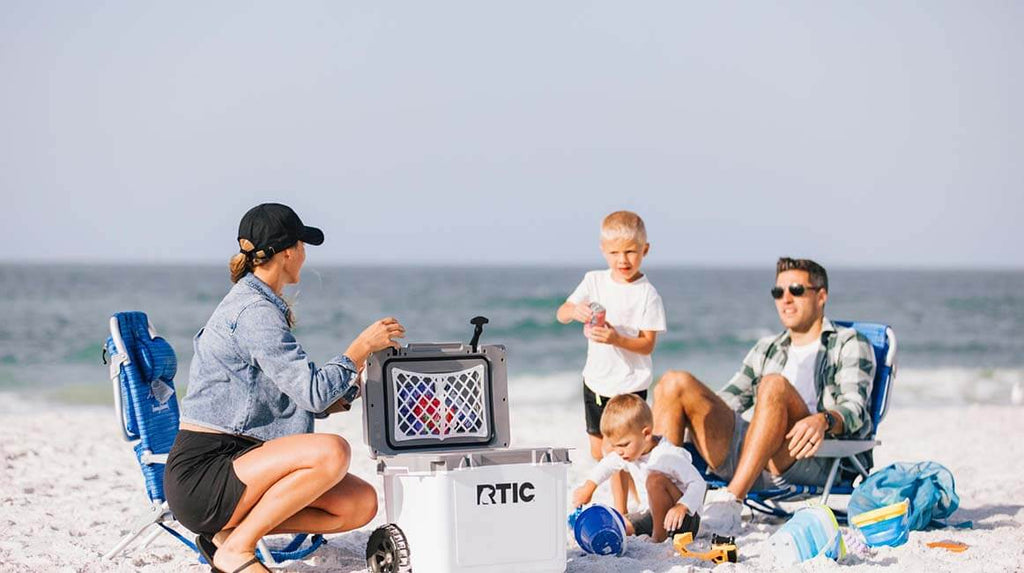 22 QT Ultra-Light Wheeled Cooler